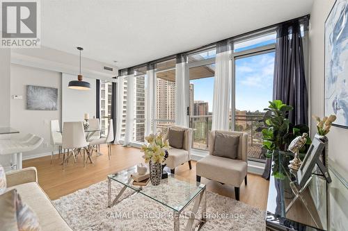 1605 - 30 Canterbury Place, Toronto (Willowdale West), ON - Indoor Photo Showing Living Room