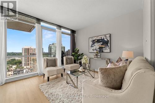 1605 - 30 Canterbury Place, Toronto (Willowdale West), ON - Indoor Photo Showing Living Room