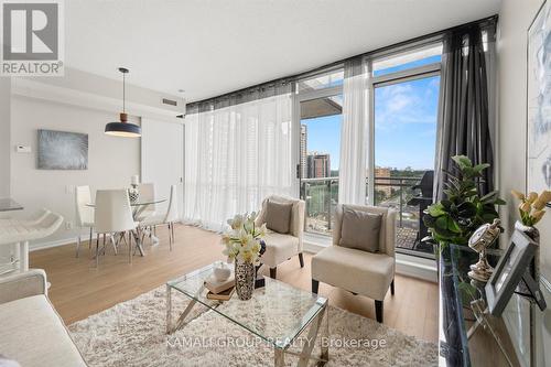 1605 - 30 Canterbury Place, Toronto (Willowdale West), ON - Indoor Photo Showing Living Room