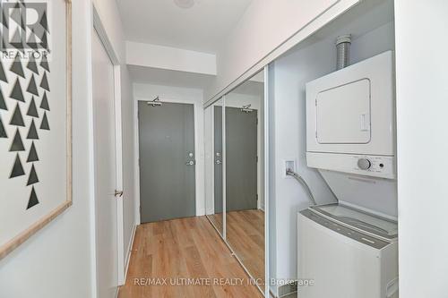 901 - 5180 Yonge Street, Toronto (Willowdale West), ON - Indoor Photo Showing Laundry Room