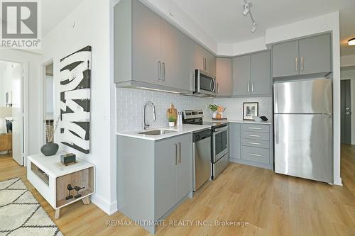 901 - 5180 Yonge Street, Toronto (Willowdale West), ON - Indoor Photo Showing Kitchen With Upgraded Kitchen