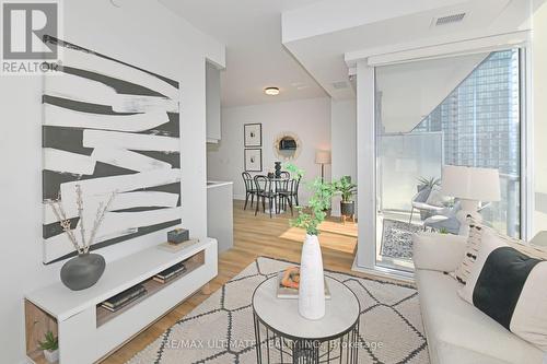 901 - 5180 Yonge Street, Toronto (Willowdale West), ON - Indoor Photo Showing Other Room