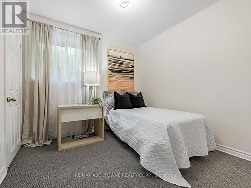 39 Northwood Drive, Brampton (Northwood Park), ON - Indoor Photo Showing Bedroom