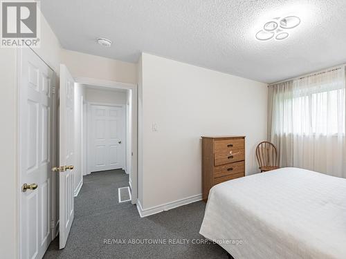 39 Northwood Drive, Brampton, ON - Indoor Photo Showing Bedroom