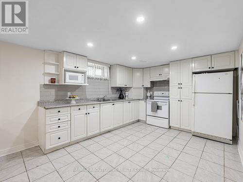 39 Northwood Drive, Brampton (Northwood Park), ON - Indoor Photo Showing Kitchen