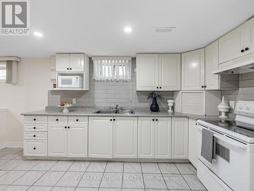 39 Northwood Drive, Brampton (Northwood Park), ON - Indoor Photo Showing Kitchen With Double Sink