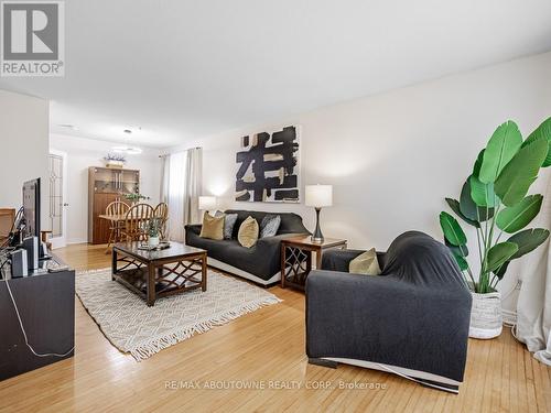 39 Northwood Drive, Brampton (Northwood Park), ON - Indoor Photo Showing Living Room