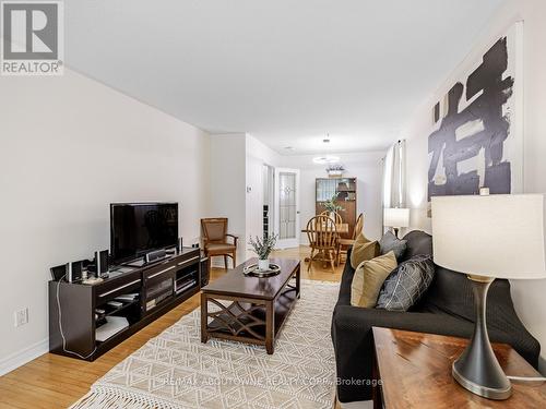 39 Northwood Drive, Brampton, ON - Indoor Photo Showing Living Room