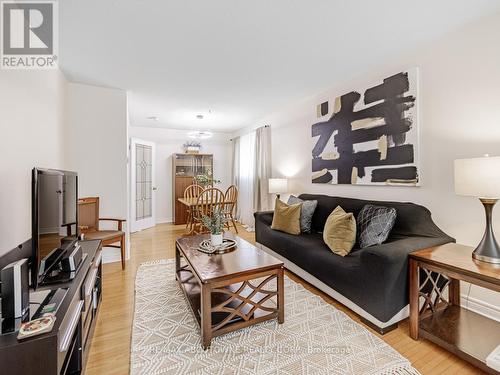 39 Northwood Drive, Brampton, ON - Indoor Photo Showing Living Room