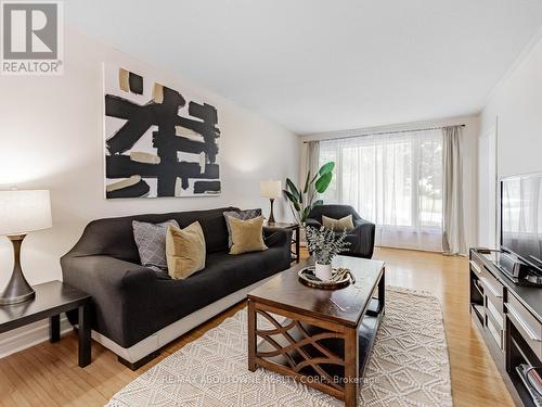 39 Northwood Drive, Brampton (Northwood Park), ON - Indoor Photo Showing Living Room