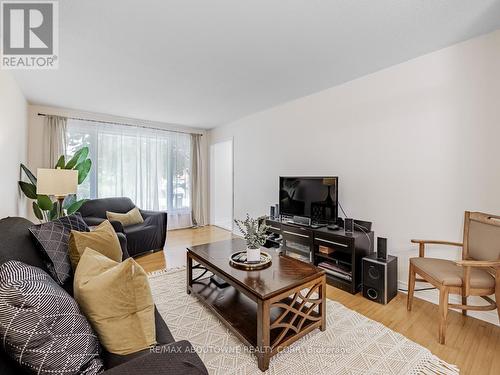 39 Northwood Drive, Brampton (Northwood Park), ON - Indoor Photo Showing Living Room