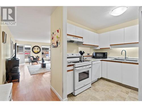 851 5 Avenue Sw Unit# 304, Salmon Arm, BC - Indoor Photo Showing Kitchen