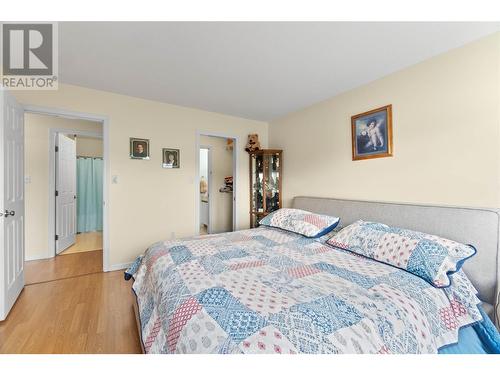 851 5 Avenue Sw Unit# 304, Salmon Arm, BC - Indoor Photo Showing Bedroom