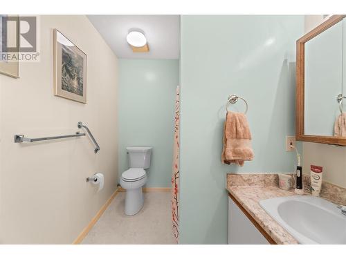 851 5 Avenue Sw Unit# 304, Salmon Arm, BC - Indoor Photo Showing Bathroom