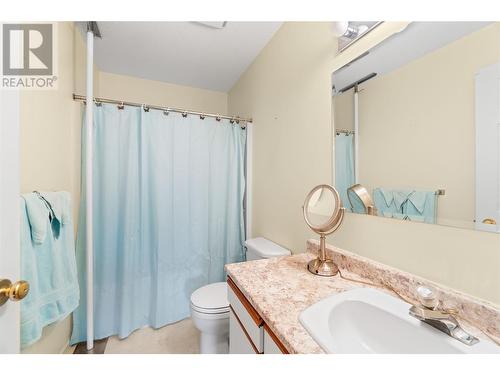 851 5 Avenue Sw Unit# 304, Salmon Arm, BC - Indoor Photo Showing Bathroom