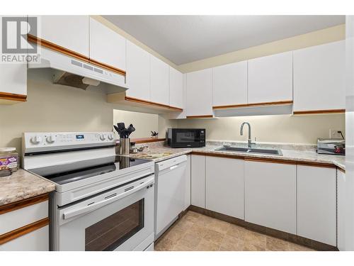 851 5 Avenue Sw Unit# 304, Salmon Arm, BC - Indoor Photo Showing Kitchen With Double Sink