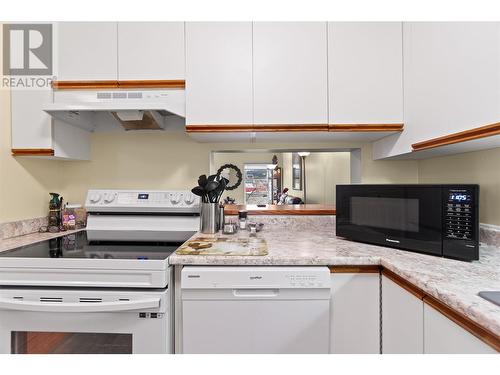 851 5 Avenue Sw Unit# 304, Salmon Arm, BC - Indoor Photo Showing Kitchen