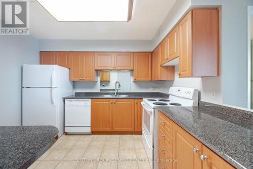 405 - 5280 Lakeshore Road, Burlington, ON - Indoor Photo Showing Kitchen