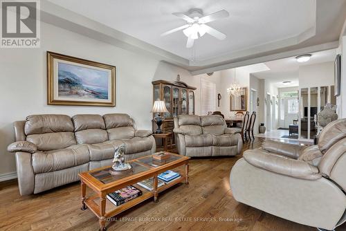 5293 Picketts Way, Burlington (Orchard), ON - Indoor Photo Showing Living Room