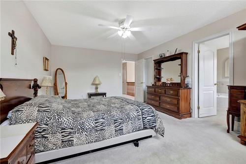 5293 Picketts Way, Burlington, ON - Indoor Photo Showing Bedroom