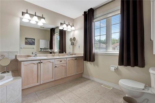 5293 Picketts Way, Burlington, ON - Indoor Photo Showing Bathroom