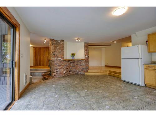 802 Richards Street, Nelson, BC - Indoor Photo Showing Kitchen