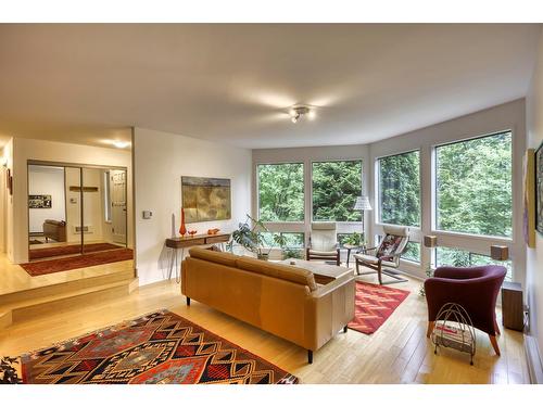 802 Richards Street, Nelson, BC - Indoor Photo Showing Living Room