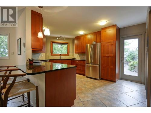 802 Richards Street, Nelson, BC - Indoor Photo Showing Living Room