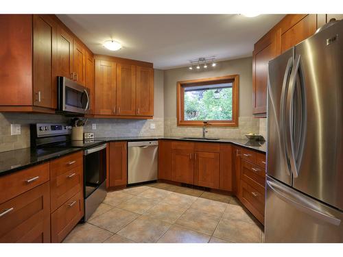 802 Richards Street, Nelson, BC - Indoor Photo Showing Kitchen