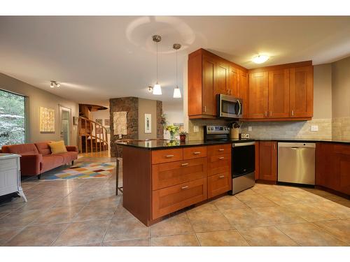 802 Richards Street, Nelson, BC - Indoor Photo Showing Kitchen