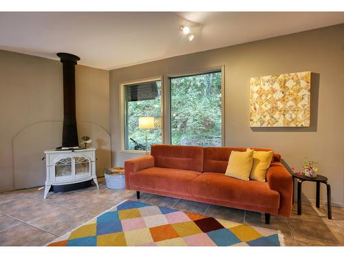 802 Richards Street, Nelson, BC - Indoor Photo Showing Living Room