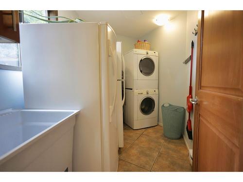 802 Richards Street, Nelson, BC - Indoor Photo Showing Laundry Room