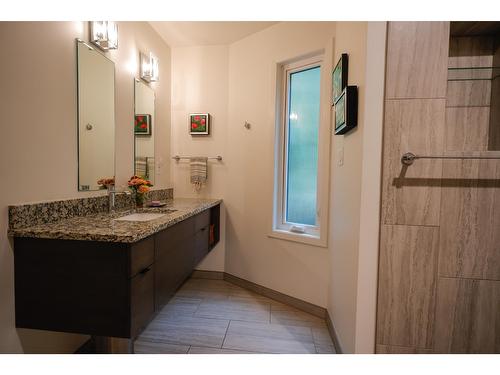 802 Richards Street, Nelson, BC - Indoor Photo Showing Bathroom