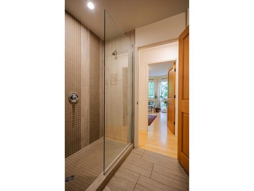 802 Richards Street, Nelson, BC - Indoor Photo Showing Bathroom