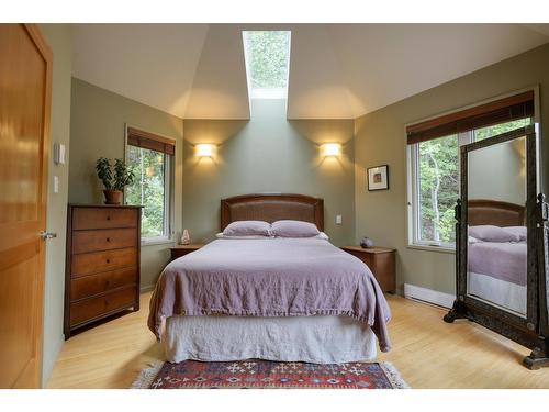 802 Richards Street, Nelson, BC - Indoor Photo Showing Bedroom