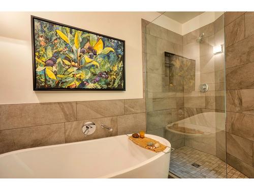 802 Richards Street, Nelson, BC - Indoor Photo Showing Bathroom