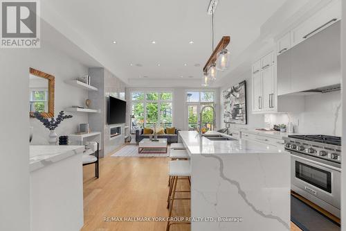 100 Roe Avenue, Toronto (Lawrence Park North), ON - Indoor Photo Showing Kitchen With Upgraded Kitchen