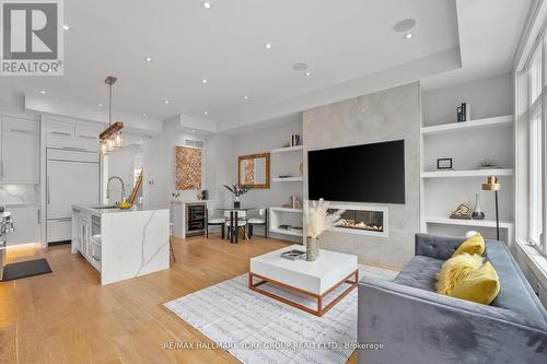 100 Roe Avenue, Toronto (Lawrence Park North), ON - Indoor Photo Showing Living Room