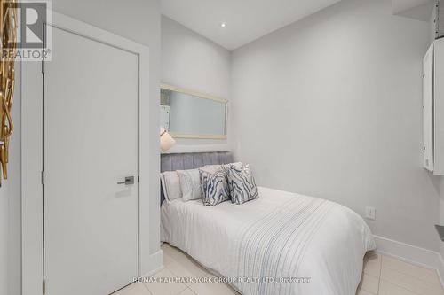 100 Roe Avenue, Toronto (Lawrence Park North), ON - Indoor Photo Showing Bedroom