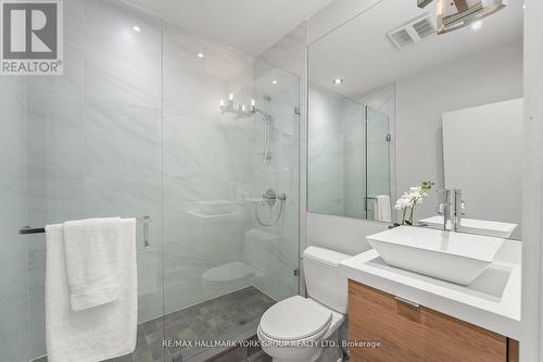 100 Roe Avenue, Toronto (Lawrence Park North), ON - Indoor Photo Showing Bathroom