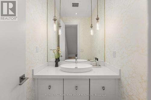 100 Roe Avenue, Toronto (Lawrence Park North), ON - Indoor Photo Showing Bathroom