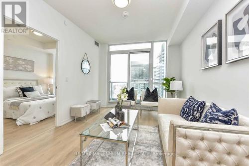 1309 - 36 Forest Manor, Toronto (Henry Farm), ON - Indoor Photo Showing Living Room