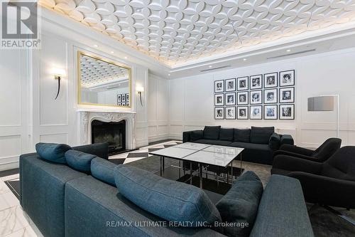 910 - 955 Bay Street, Toronto, ON - Indoor Photo Showing Living Room With Fireplace