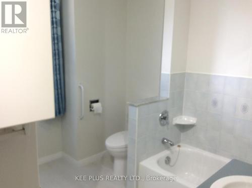 12 - 2359 Birchmount Road, Toronto (Tam O'Shanter-Sullivan), ON - Indoor Photo Showing Bathroom