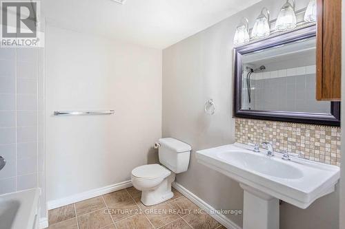 1002 - 25 Trailwood Drive, Mississauga (Hurontario), ON - Indoor Photo Showing Bathroom