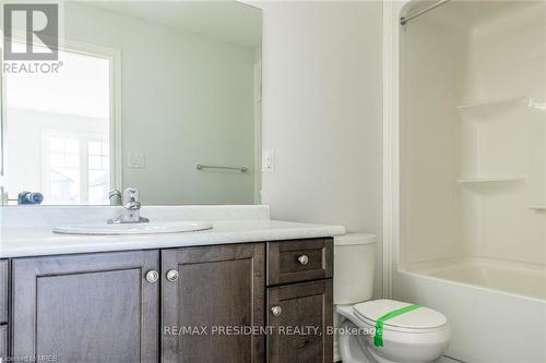 80 Monarch Street, Welland, ON - Indoor Photo Showing Bathroom