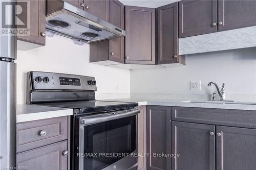 80 Monarch Street, Welland, ON - Indoor Photo Showing Kitchen