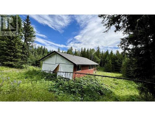 8043 Hansen Road, 100 Mile House, BC - Outdoor