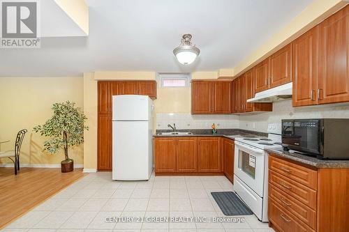 4 Pasadena Avenue, Brampton (Bram East), ON - Indoor Photo Showing Kitchen With Double Sink