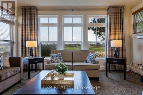 110 - 115 Fairway Court, Blue Mountains, ON - Indoor Photo Showing Living Room